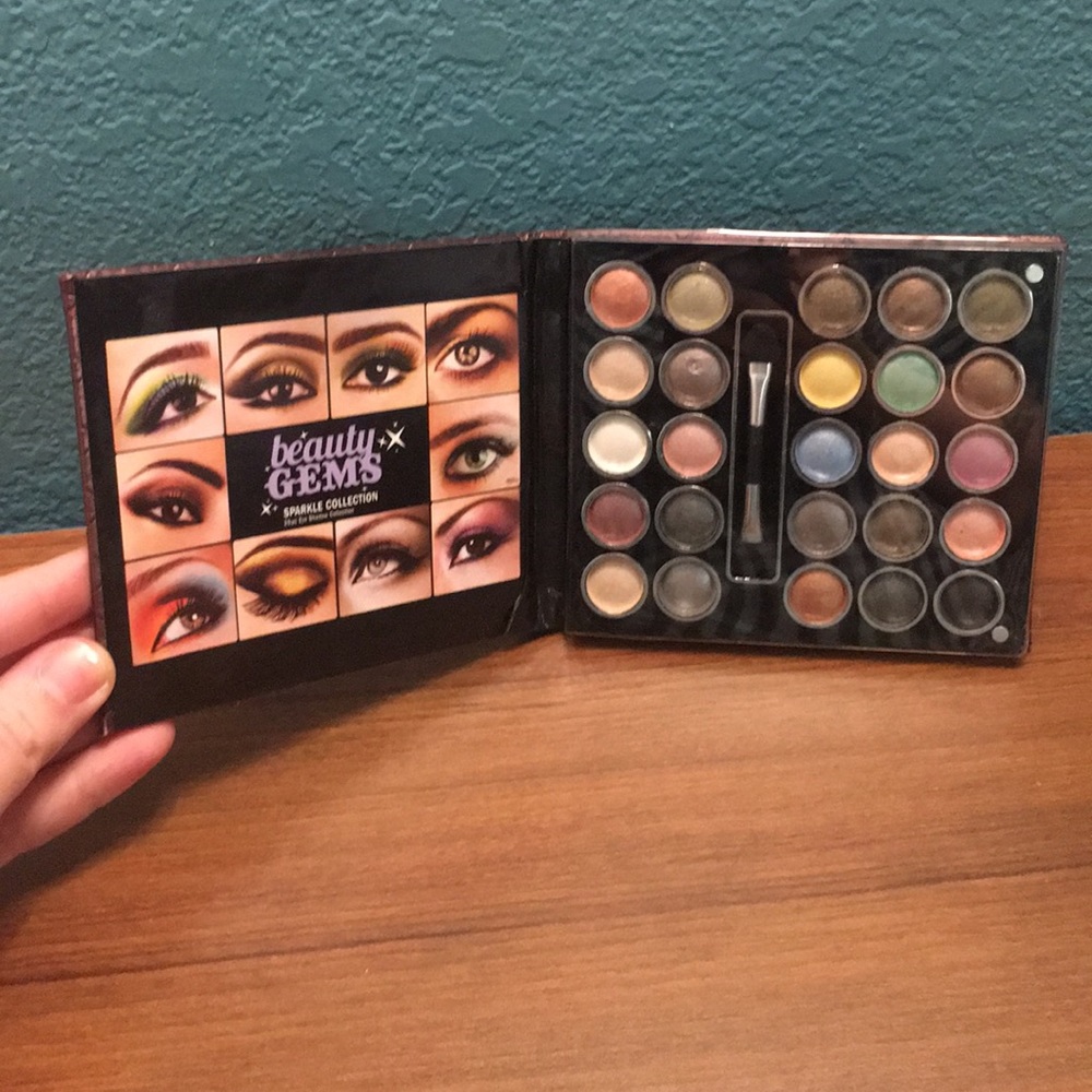 Beauty Gems Eye Shadow Collection